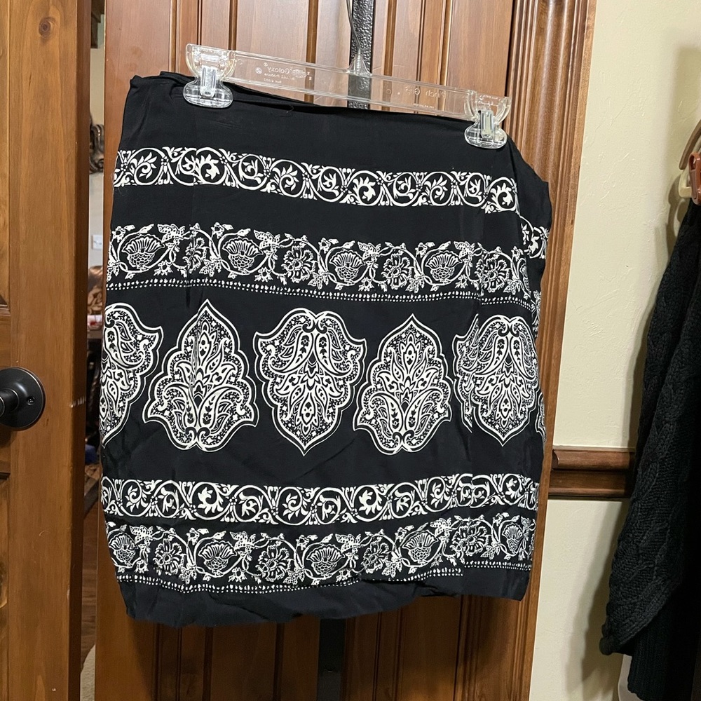 Black & white faux wrap skirt  size X- Large